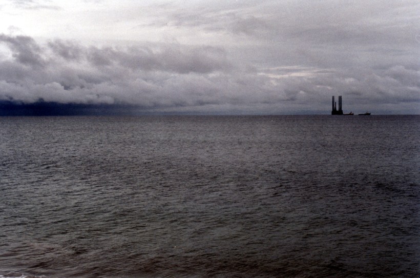 02-07-1998 oil drilling rig seen from Henty Bay CP.jpg