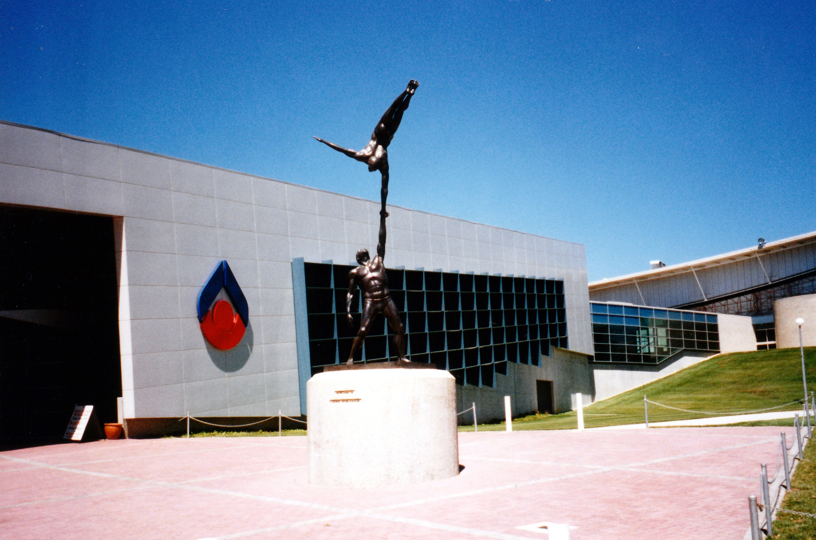 03-09-1998 01 AIS building Canberra.jpg