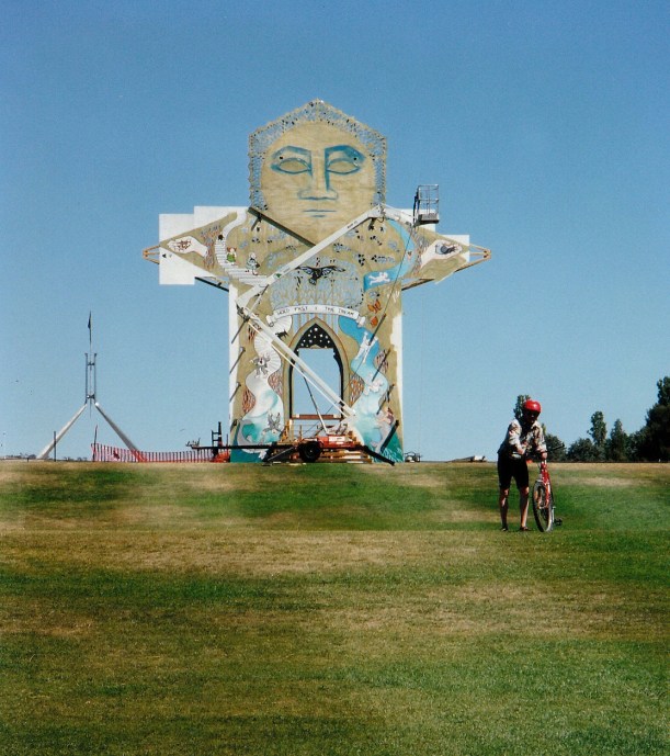 03-10-1998-03-canberra-festival-effigy