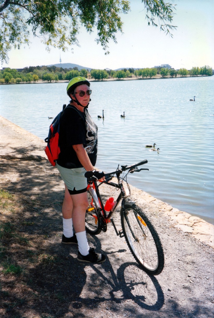 03-10-1998 04 bike ride around Lake Burley Griffin.jpg