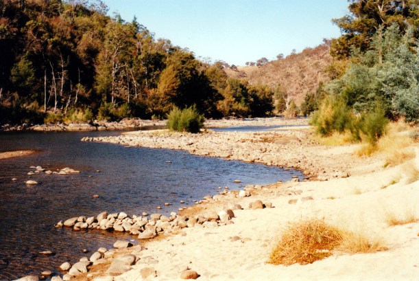 03-17-1998 02 Murrumbidgee Casuarina Sands picnic area.ACT.jpg