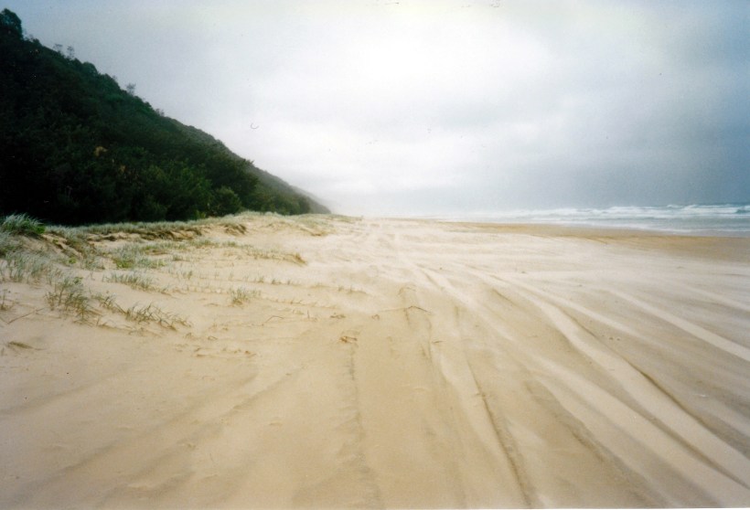04-17-1998 02 Teewah Beach driving conditions.jpg