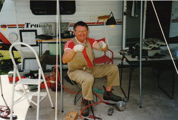 04-19-1998 making sinkers tewantin.jpg