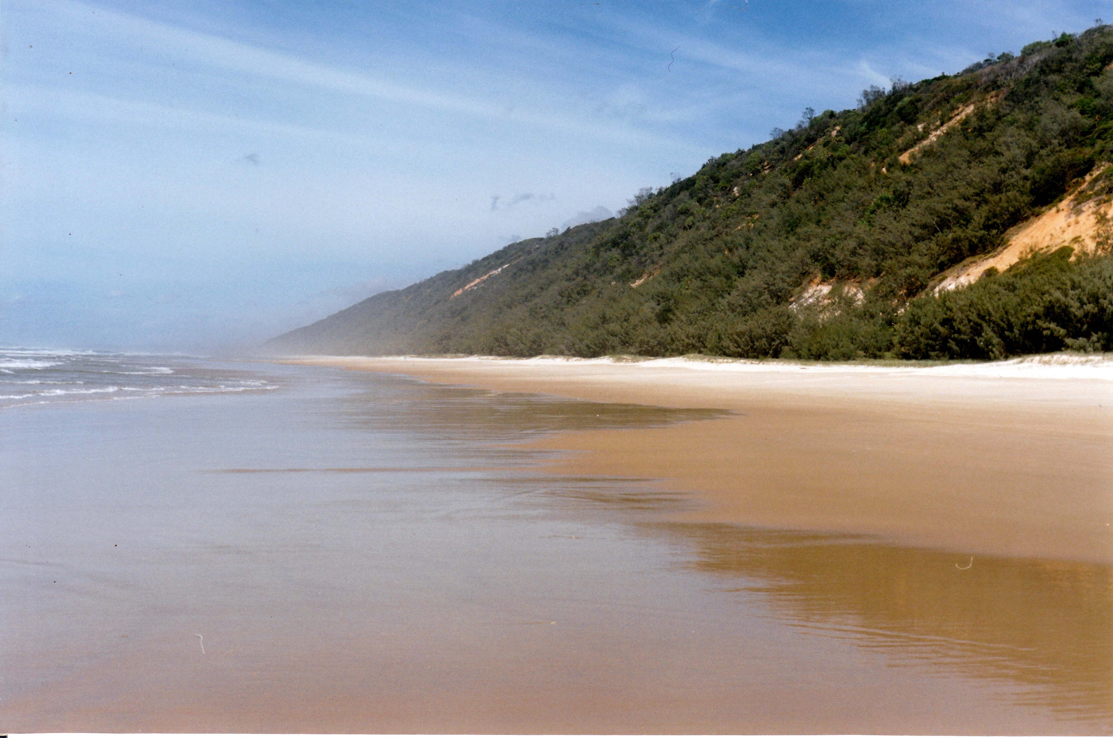 04-20-1998 view sth along Teewah Beach.jpg
