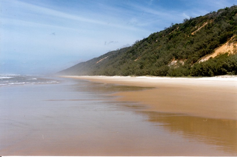 04-20-1998 view sth along Teewah Beach.jpg