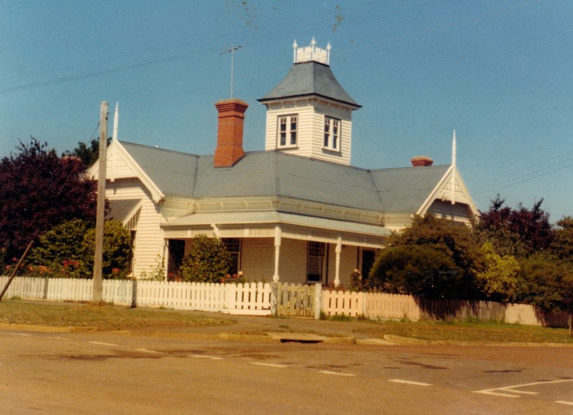 09-00-1978 lonsdale street hamilton the tower house. 1974-78.jpg