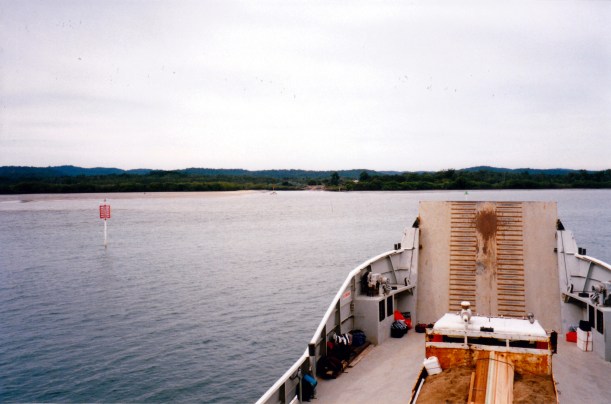 05-08-1998 02 approaching Wongoolba barge landing.jpg