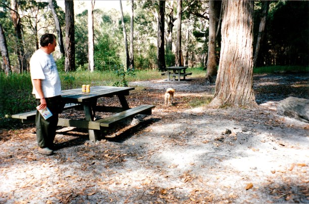 05-10-1998 11 Lake Boomajin picnic area.jpg
