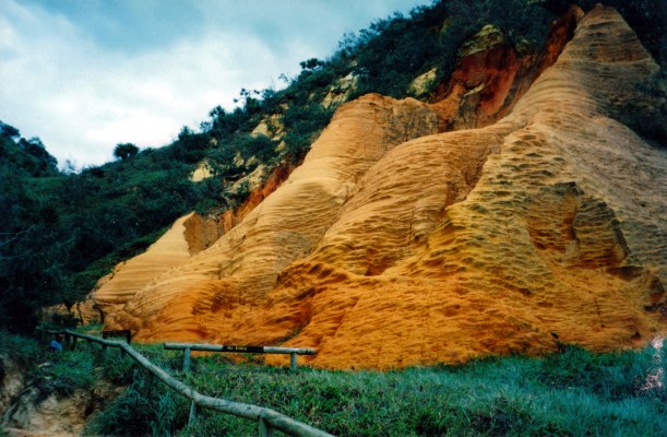 05-12-1998 08 Cathedrals Fraser Island.jpg