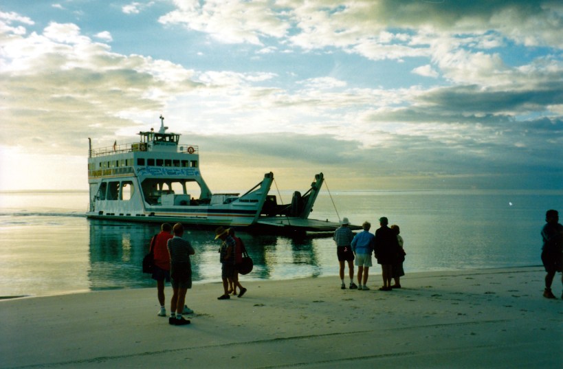 05-12-1998 13 barge arriving Moon Point Fraser Island.jpg