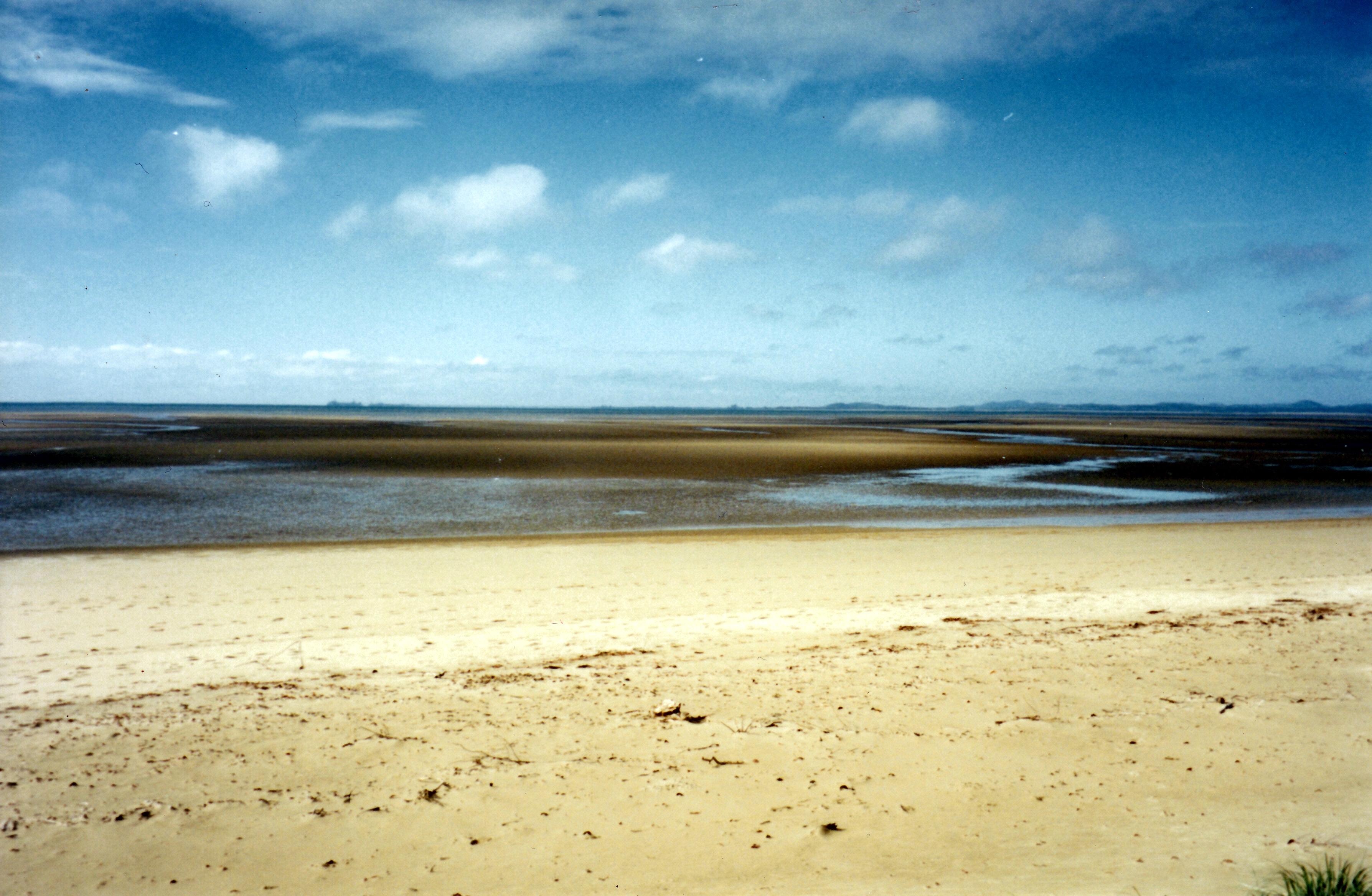 05-15-1998 03 mackay tide out Hay Point jetty.jpg