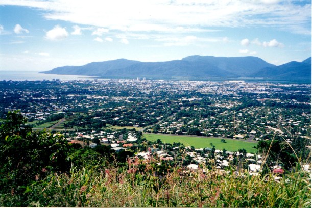 06-07-1998 cairns from lake morris road.jpg