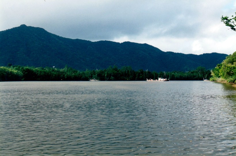 06-22-1998 01 daintree ferry.jpg