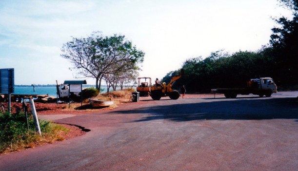 07-22-1998 vehicle chain weipa.jpg