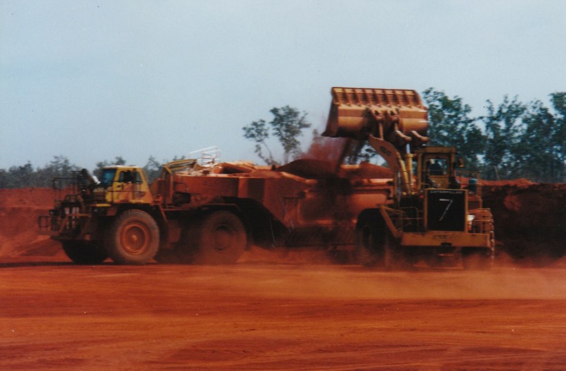 07-23-1998 loading bauxite.jpg