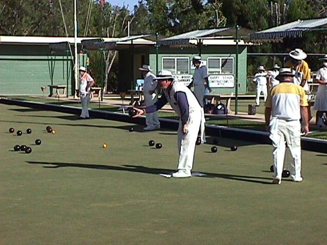 07-25-1998 Bowling at Weipa.jpg
