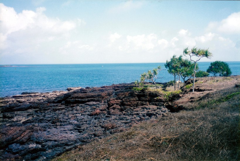 08-07-1998-03-wrecked-boat-fly-point