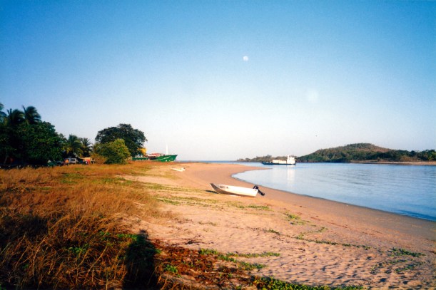 08-10-1998 01 Seisia there's a barge there.jpg