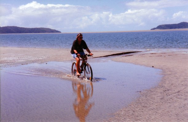 09-03-1998 fun on wonga beach.jpg