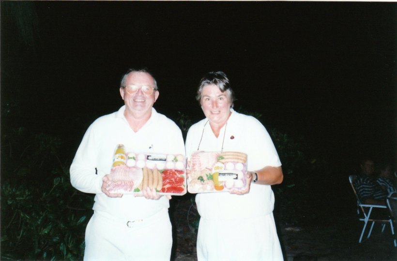 09-06-1998 mossman bowls prizes.jpg