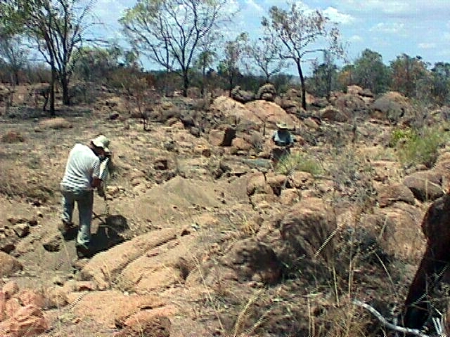 10-09-1998 02 Sam and Wendy Mining Topaz OBriens Ck.jpg