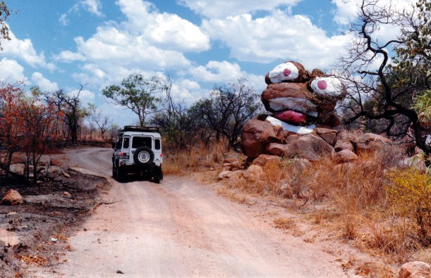 10-12-1998 01 rock art on Bulleringa NP track.jpg