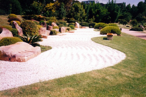 01-06-1999 Japanese Gardens path with waves.jpg