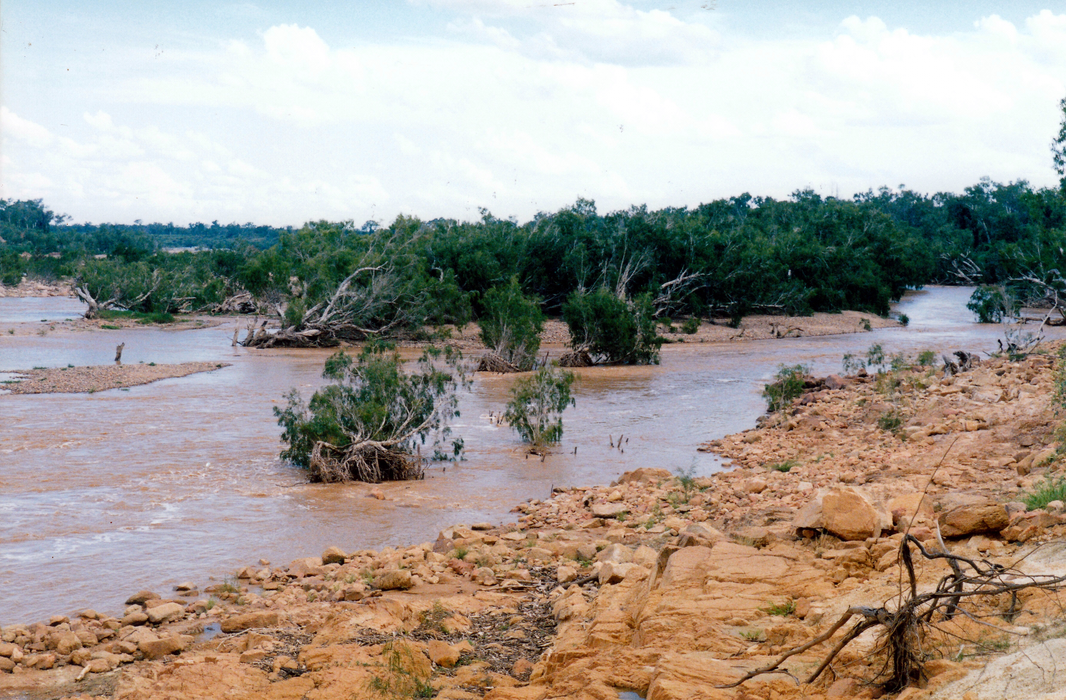 12-01-1998-06-burdekin-r-down-from-dam