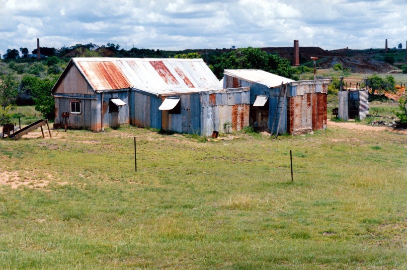 12-02-1998 02 Ravenswood miners hut.jpg