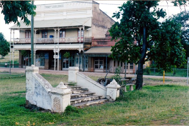 12-02-1998 09 browns hotel steps ravenswood.jpg
