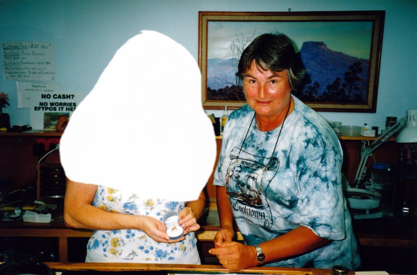 12-07-1998 Old Micks Gem shop Rubyvale 2.jpg