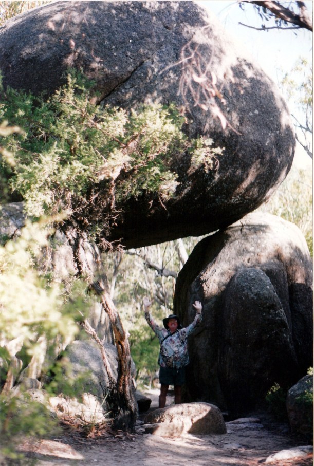 01-21-1999 rock archways, girraween np.jpg