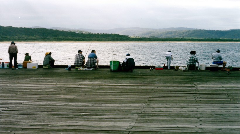 03-14-1999 tathra jetty fishermen.jpg