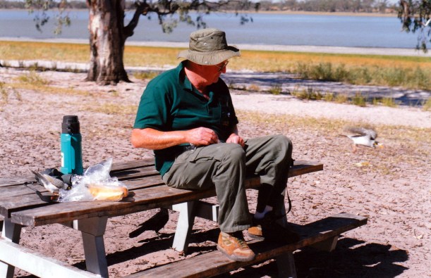 04-23-1999 01 sneaky bird.jpg