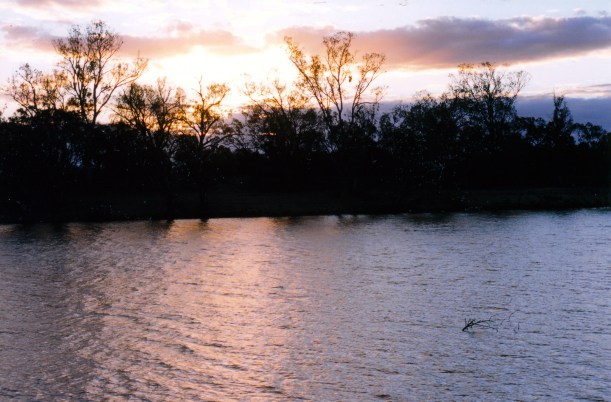 04-25-1999 03 Murray R sunset Mildura.jpg