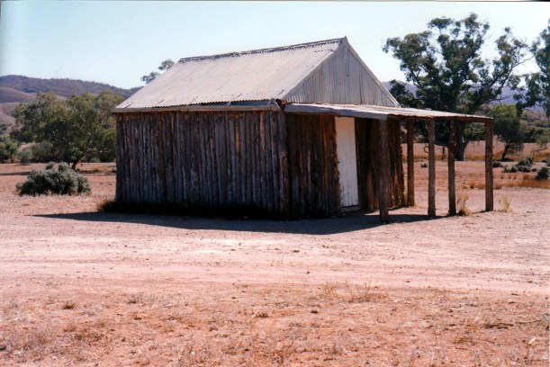 05-09-1999 02 old moxons hut.jpg