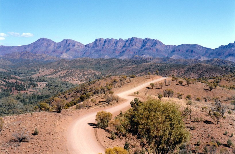 05-12-1999 04 bunyeroo rd and heysen range.jpg