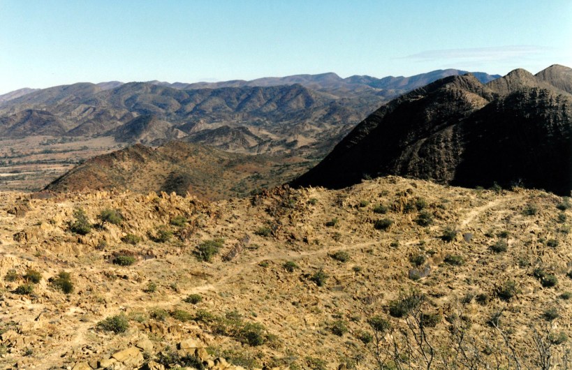 05-17-1999 03 walk track to Wilkawillina Gorge
