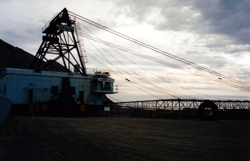 05-20-1999 02 old overburden shifter.jpg