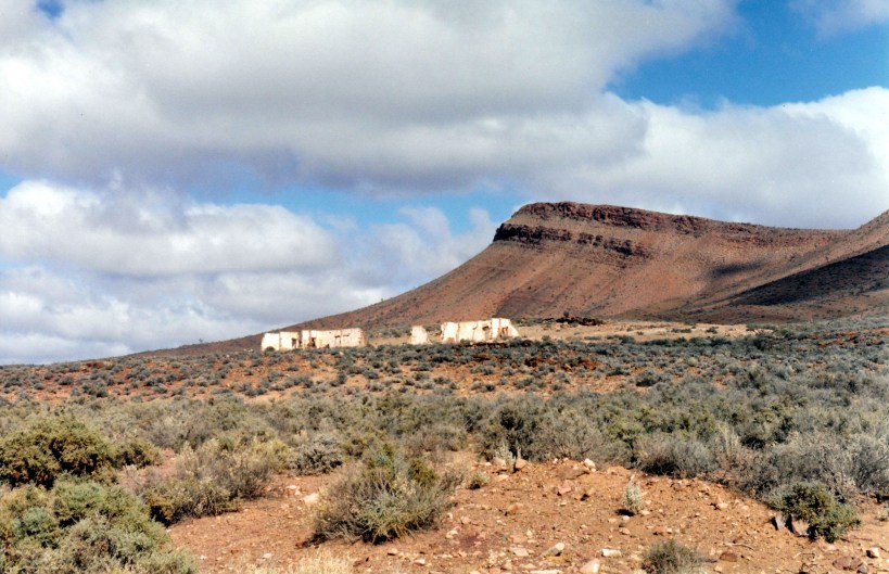 05-23-1999 01 ruins near Patawarta Gap.jpg