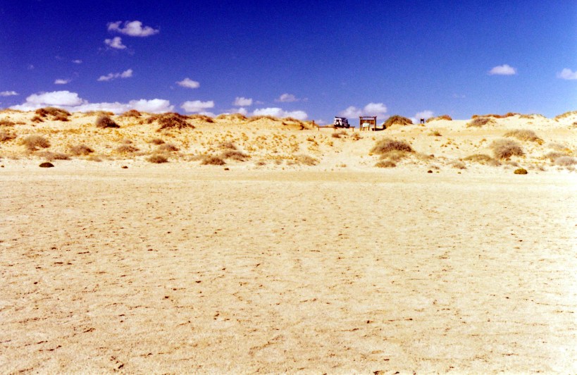 05-25-1999 04 seen from Lake Eyre bed