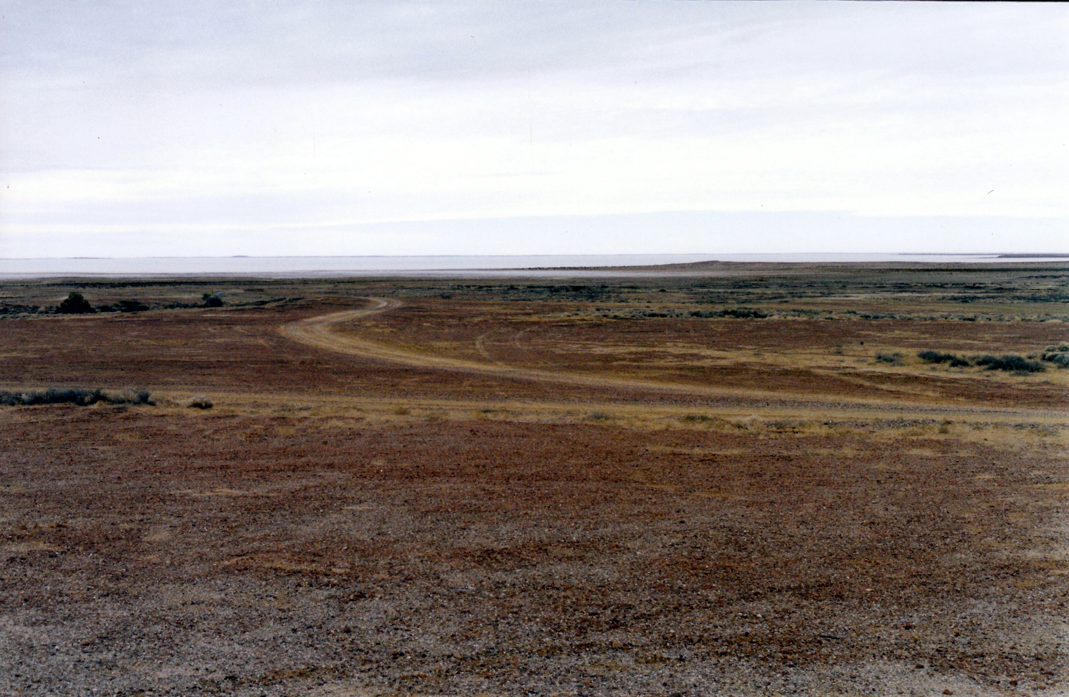 05-26-1999 03 Lake Eyre sth