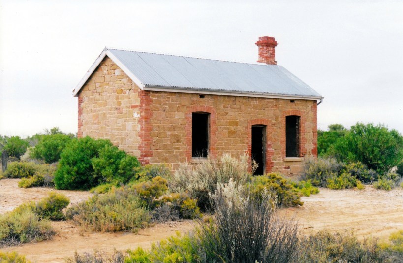 05-27-1999 02 Coward Springs engineers cottage.jpg