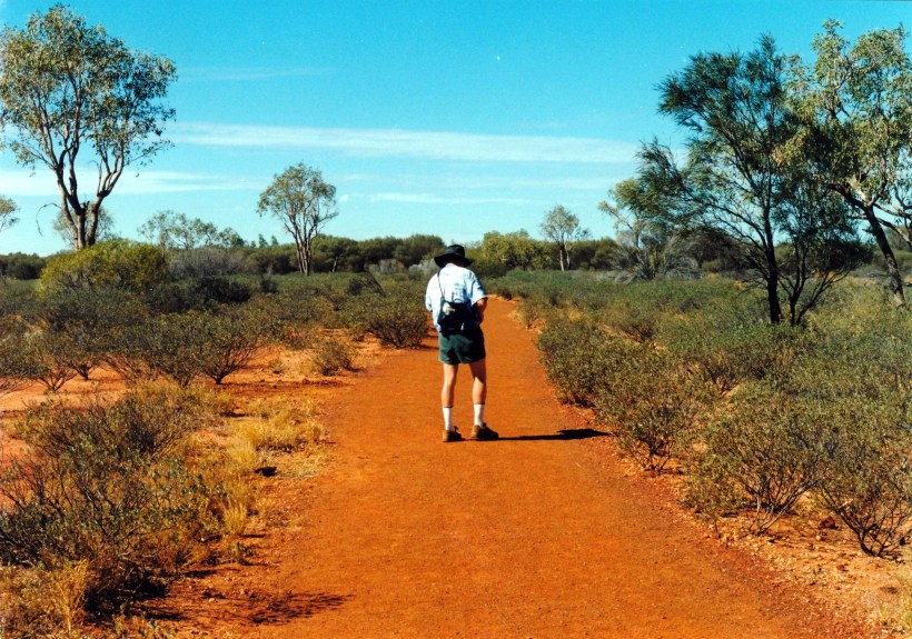 06-03-1999 John on Ayers Rock base track.jpg