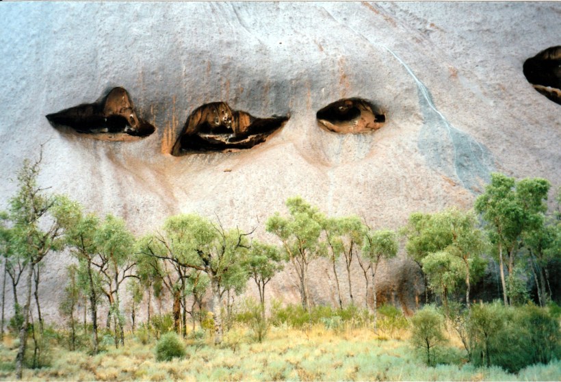 06-06-1999 Rock feature in wet