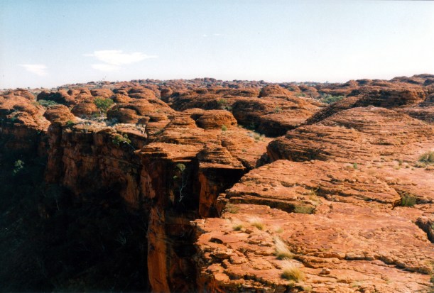 06-11-1999 15 Kings Canyon rim walk looking back.jpg