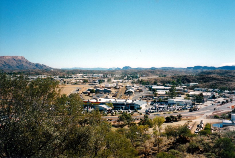 06-18-1999 west Alice Springs from Anzac Hill