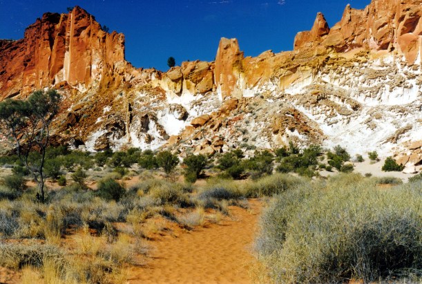 06-30-1999 03 Rainbow Valley tk.jpg