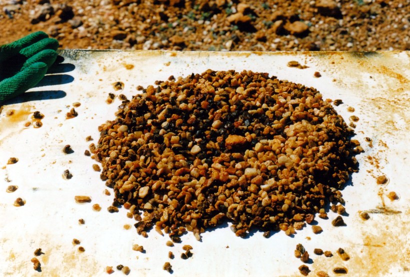 07-26-1999 01 sieved heap.jpg