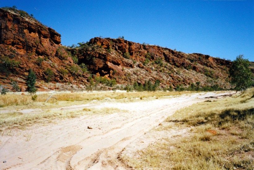 08-10-1999 07 river bed getting wider and track sandier.jpg